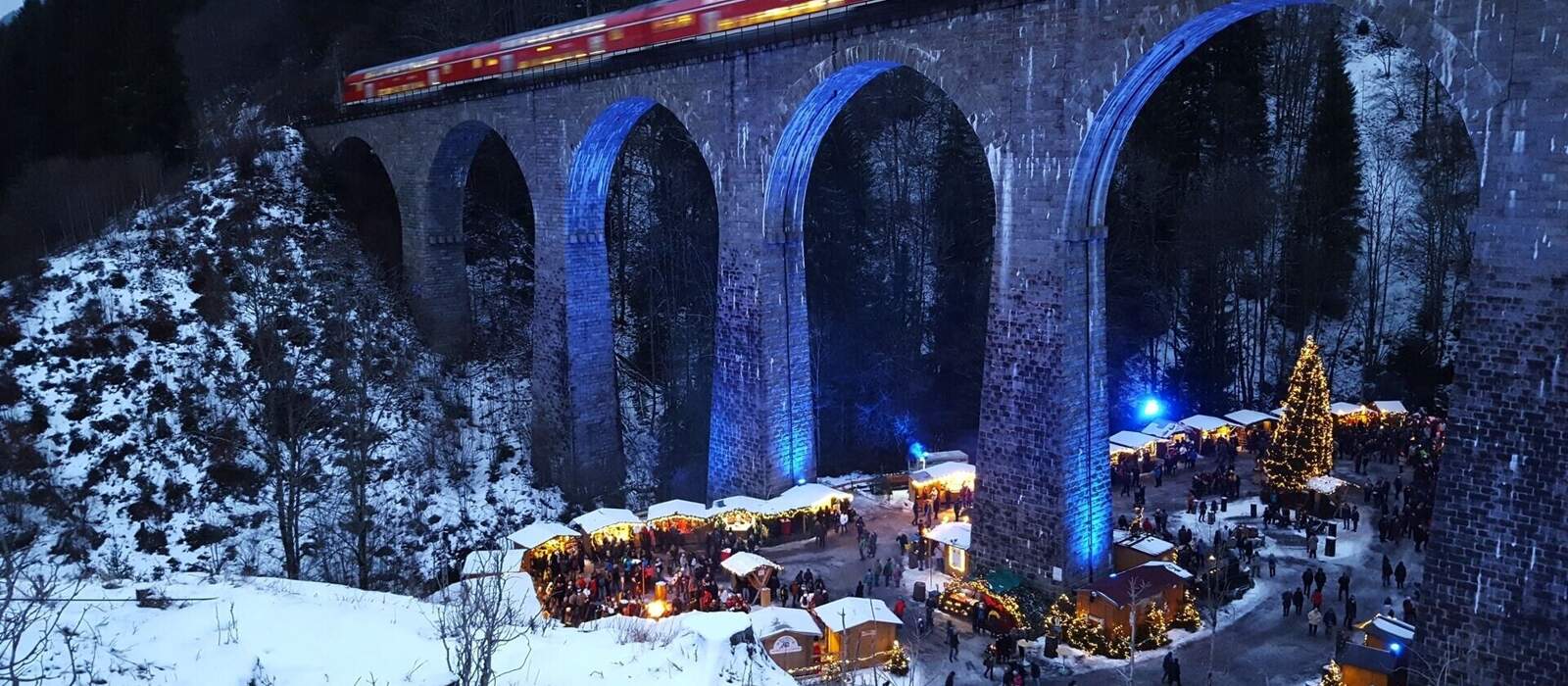 Weihnachtsmarkt in der Ravennaschlucht, Schwarzwald © Sigrid - stock.adobe.com