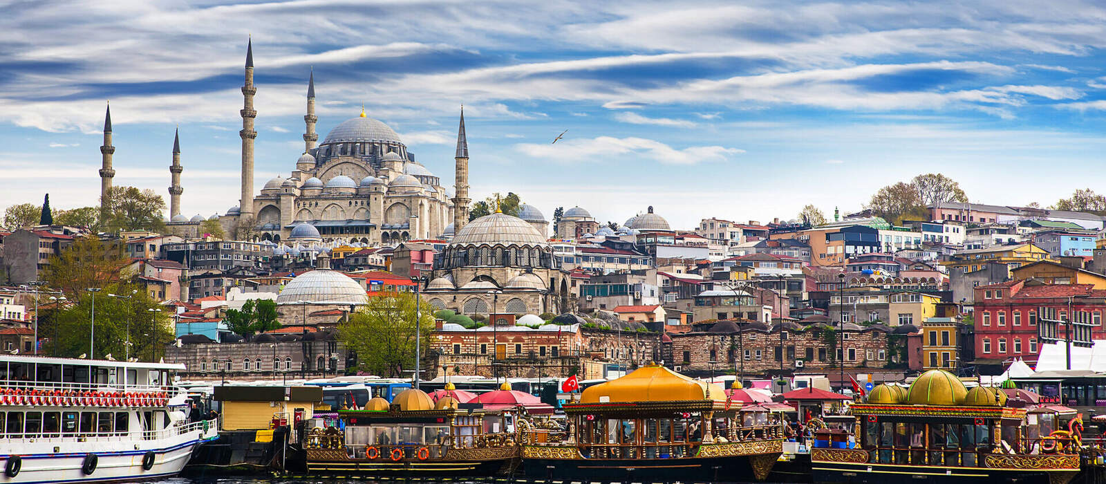 Istanbul am Bosporus mit Hagia Sophia © seqoya - stock.adobe.com