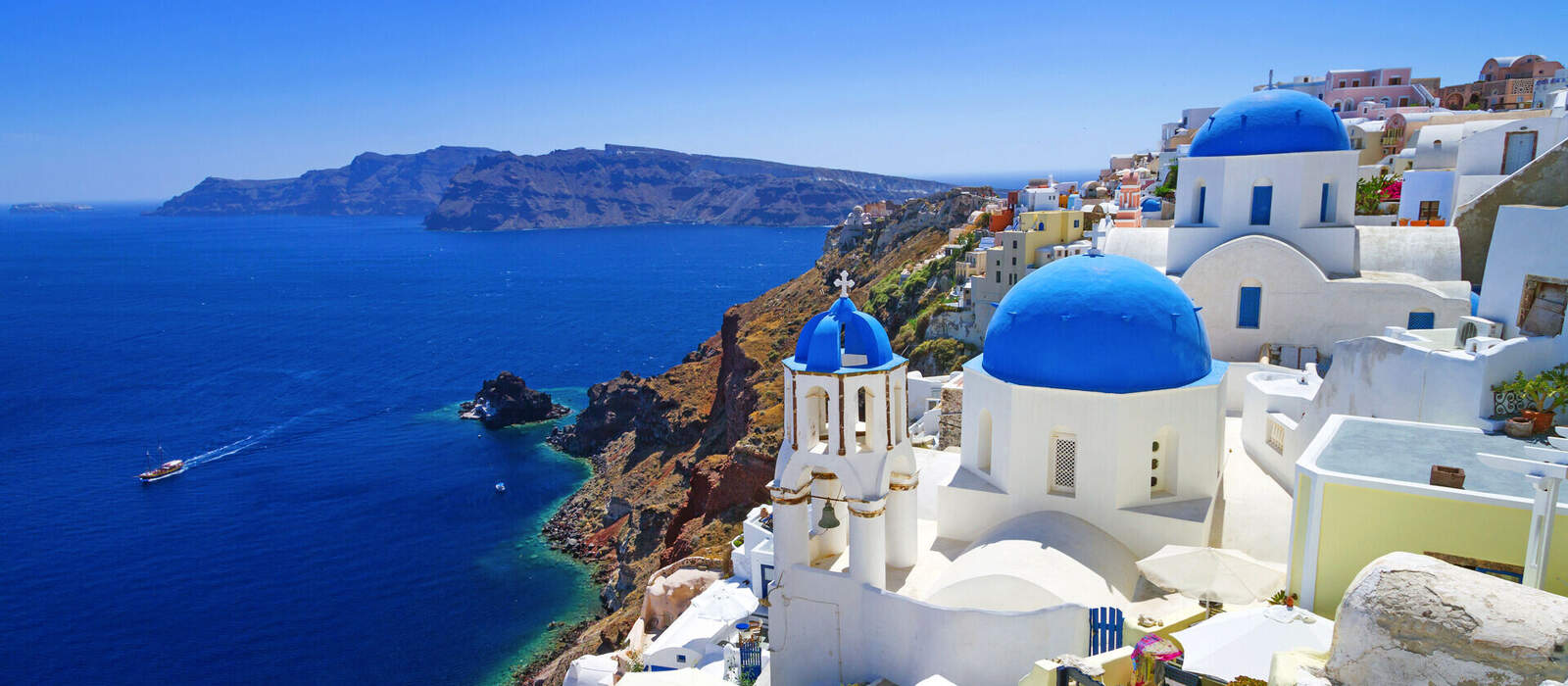 weiße Architektur des Dorfes Oia auf der Insel Santorini © Patryk Kosmider - stock.adobe.com