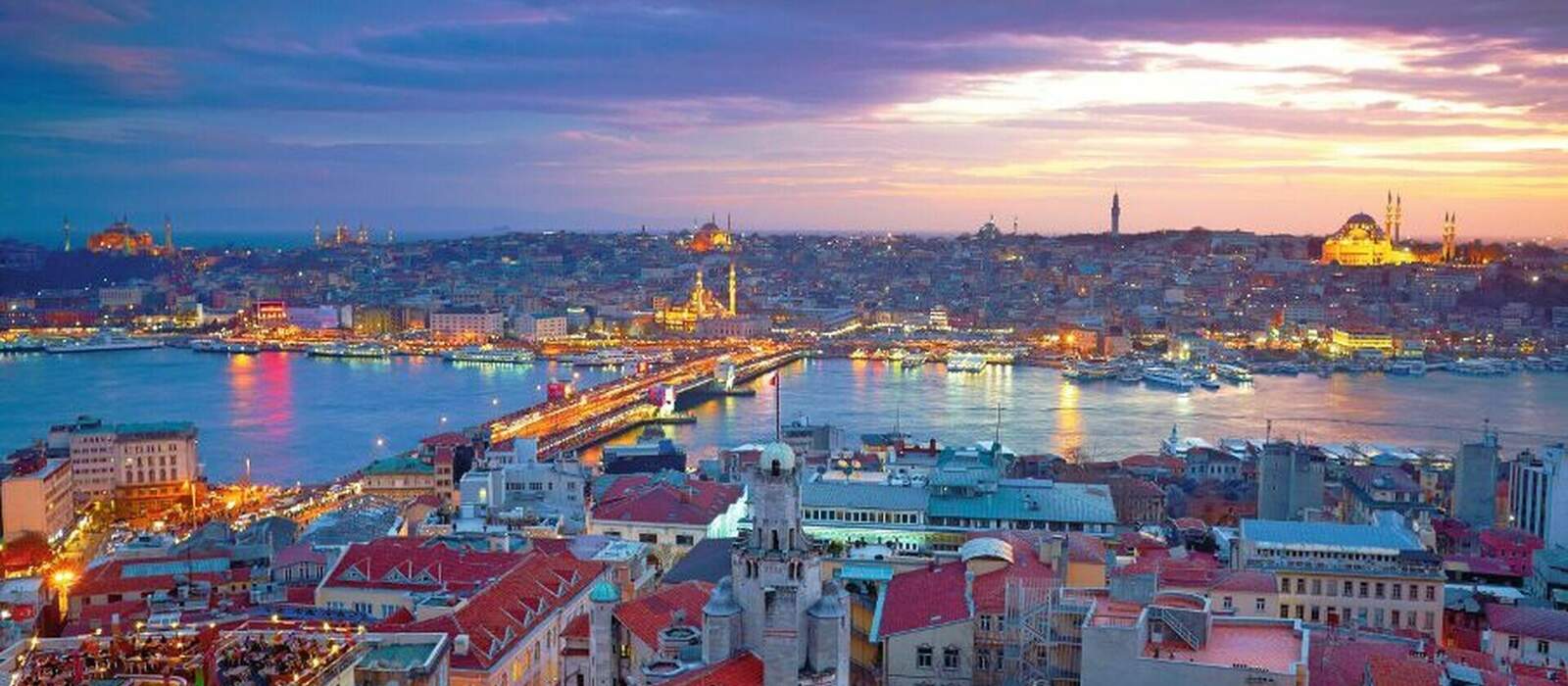 Istanbul Sunset Panorama © silver-john - Fotolia
