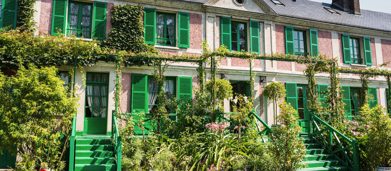 Haus von Claude Monet mit dem Botanischen Garten © ivoha - stock.adobe.com