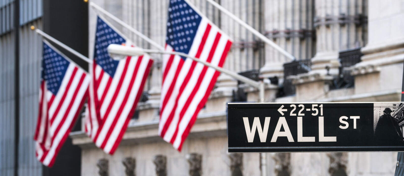 Wall Street in Lower Manhattan © eyetronic - stock.adobe.com