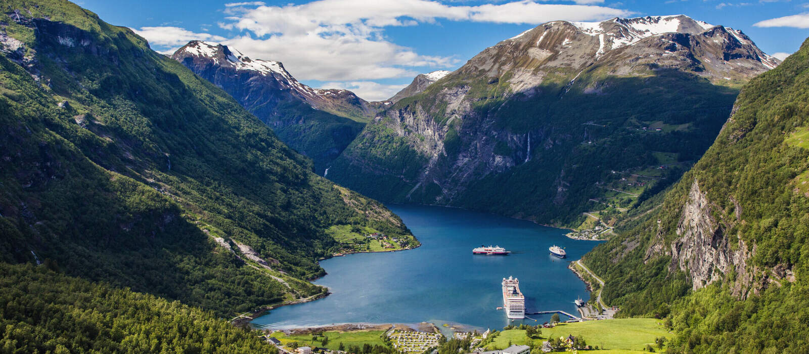 Blick vom Berg Dalsnibba auf den Geirangerfjord © F8  \ Suport Ukraine - stock.adobe.com