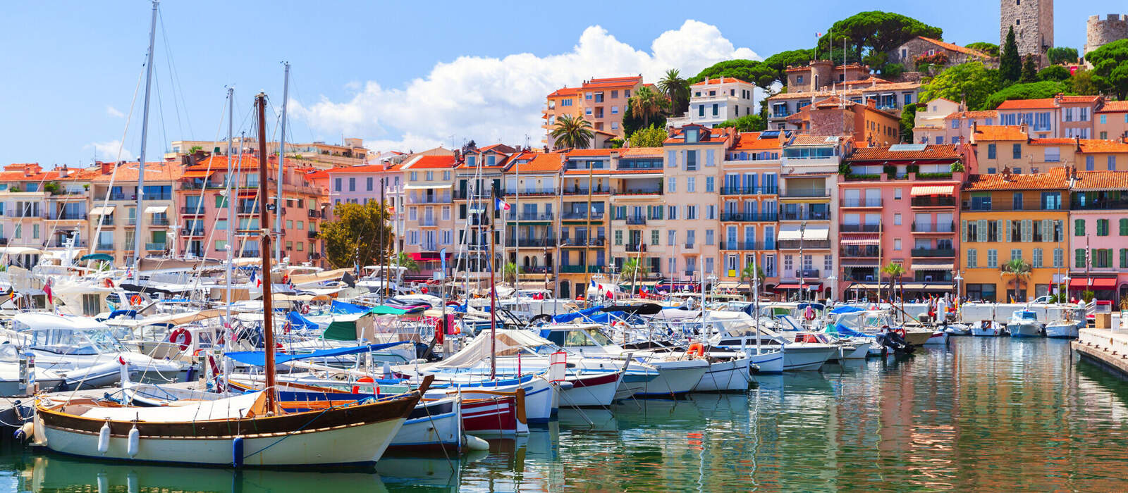 Blick auf den Yachthafen von Cannes © evannovostro - stock.adobe.com