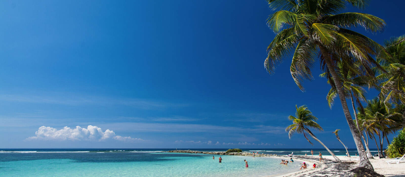Strand von La Caravelle nahe Sainte-Anne © Sébastien KOMARNICKI - stock.adobe.com