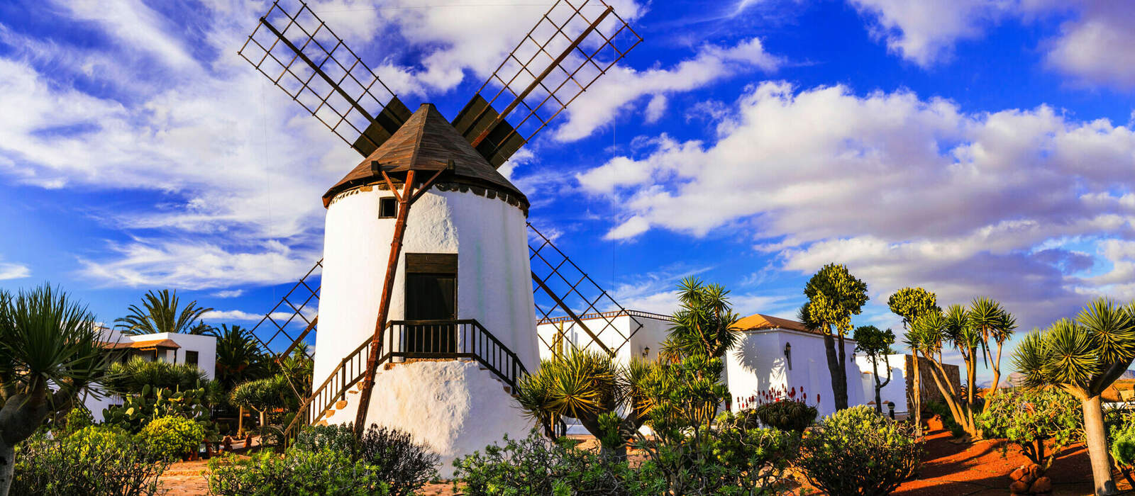 traditionelle Windmühle im Dorf Antigua © Freesurf - stock.adobe.com