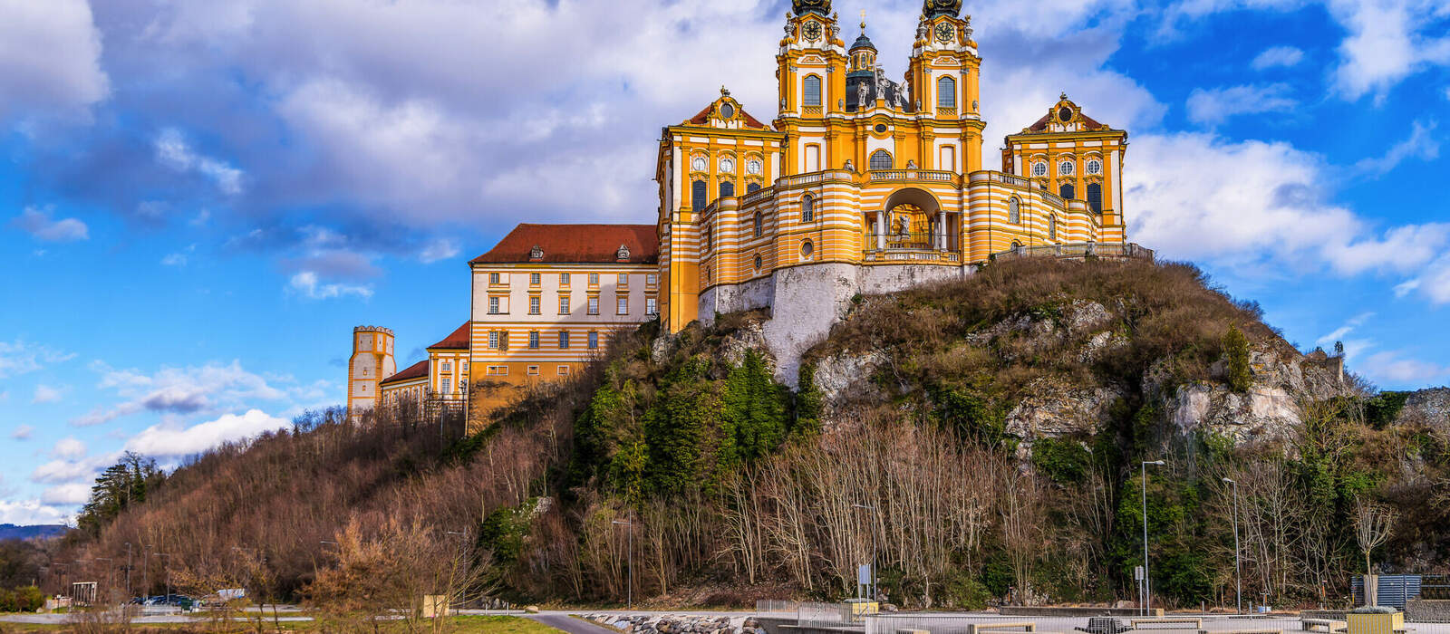 Stift Melk im Winter © Horia Merla - stock.adobe.com