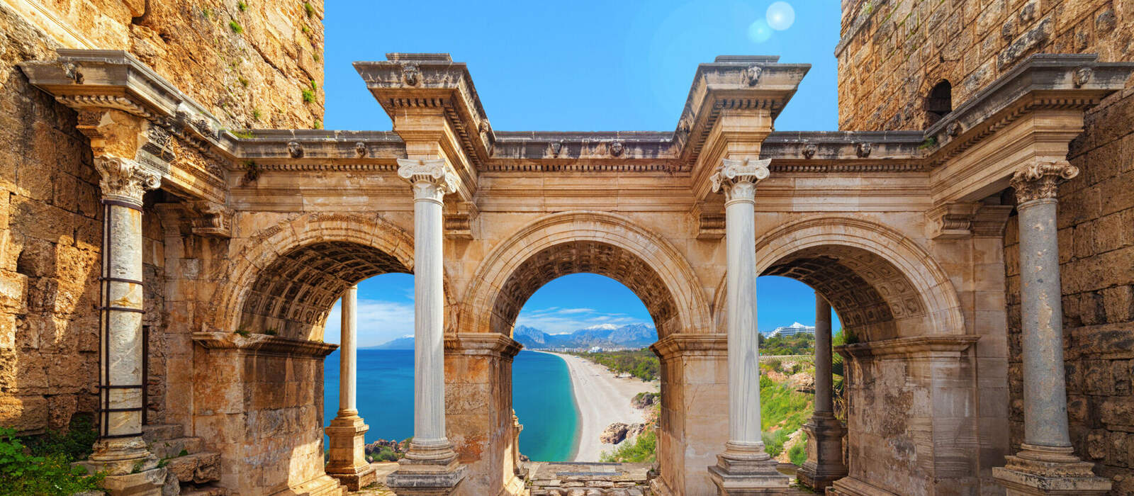 Hadrianstor – Eingang zu Antalya, Türkei © IgorZh - stock.adobe.com