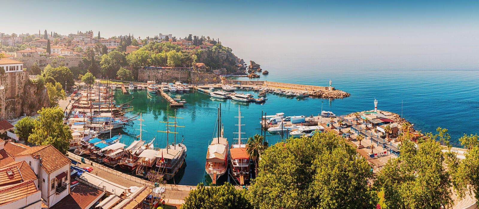 alter Hafen von Antalya © EdNurg - stock.adobe.com