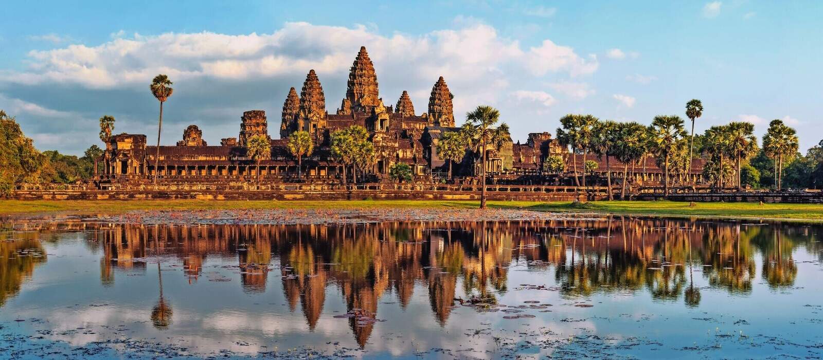 Blick auf Angkor Wat Tempel bei Sonnenuntergang © PerfectLazybones - stock.adobe.com
