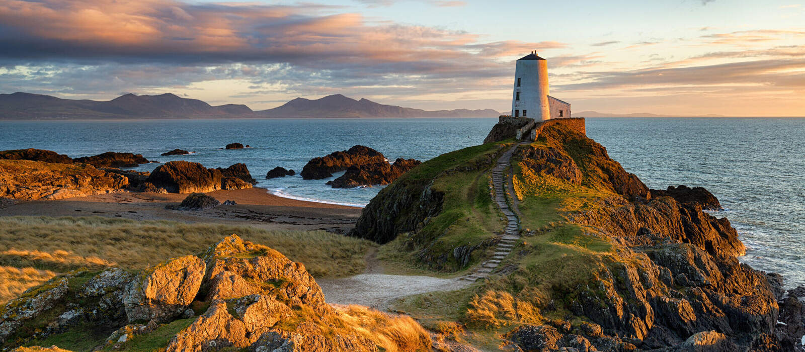 Anglesey Coastal Path in Wales ©Helen Hotson - stock.adobe.com