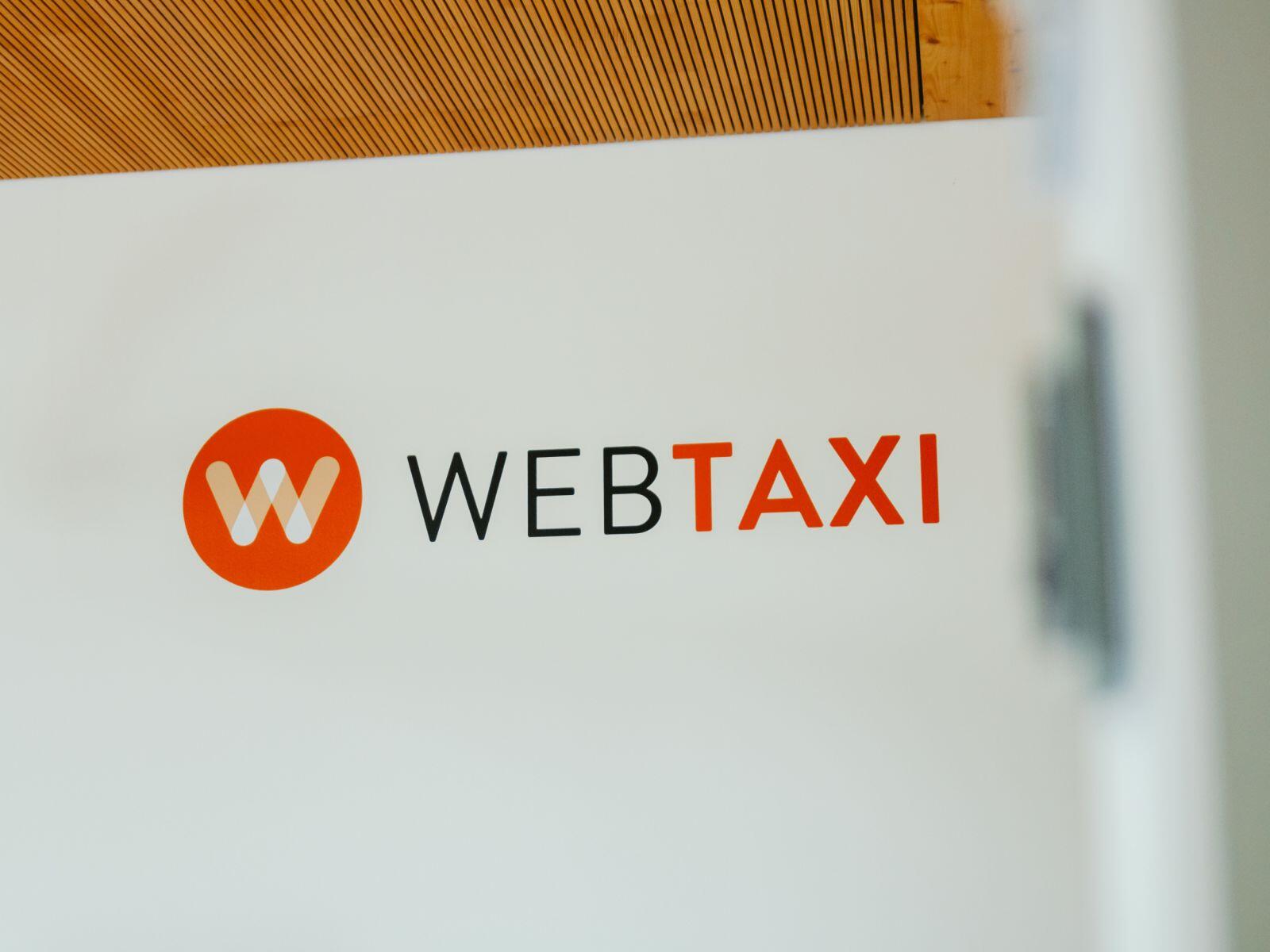 Dans les coulisses de WEBTAXI : Le service de transport qui ne dort jamais